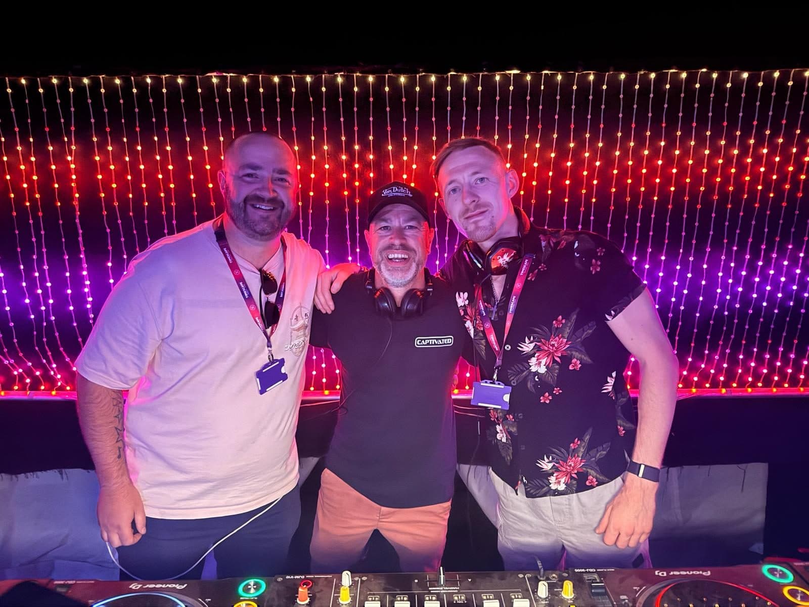 JAENOX backstage with the crew under LED lights